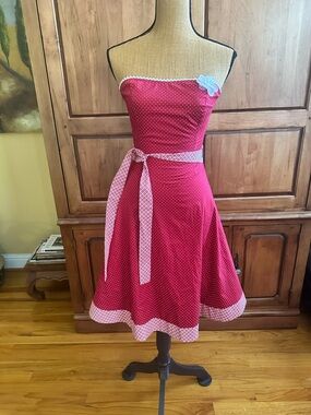 Ruby Rox 50’s Style Pinup Dress with Petticoat
Deep Red & White Strapless